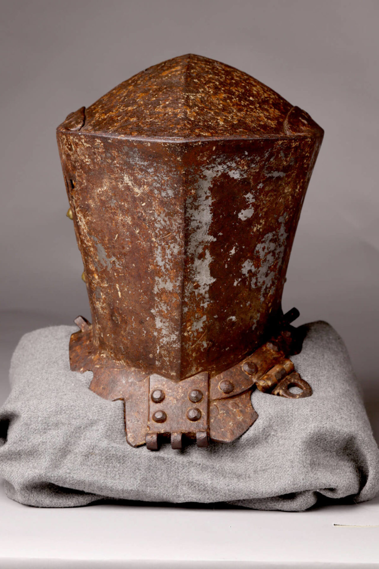 dorset-museum-objects-Jousting-helmet