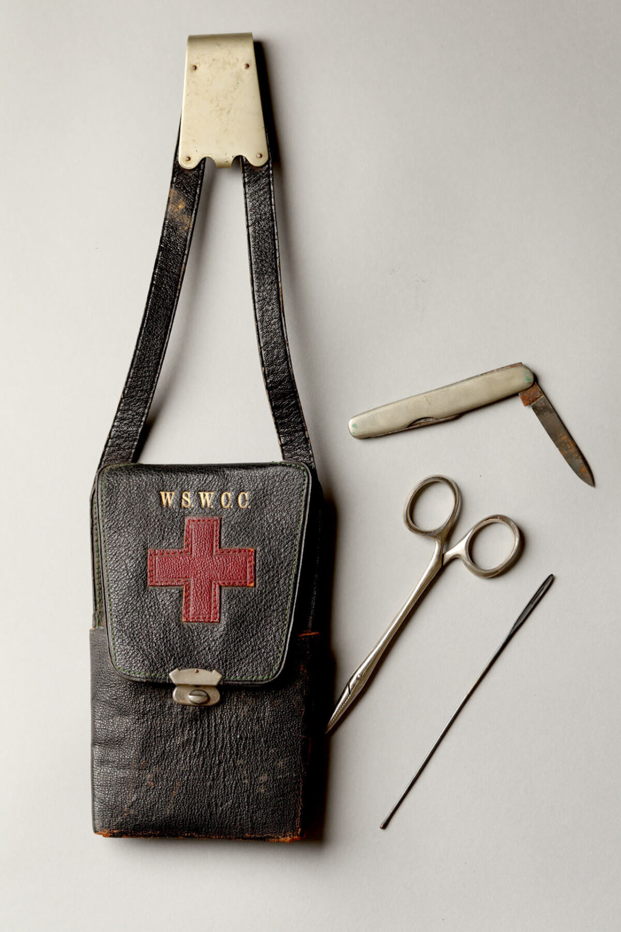 dorset-museum-objects-Mabel-Stobarts-medical-kit